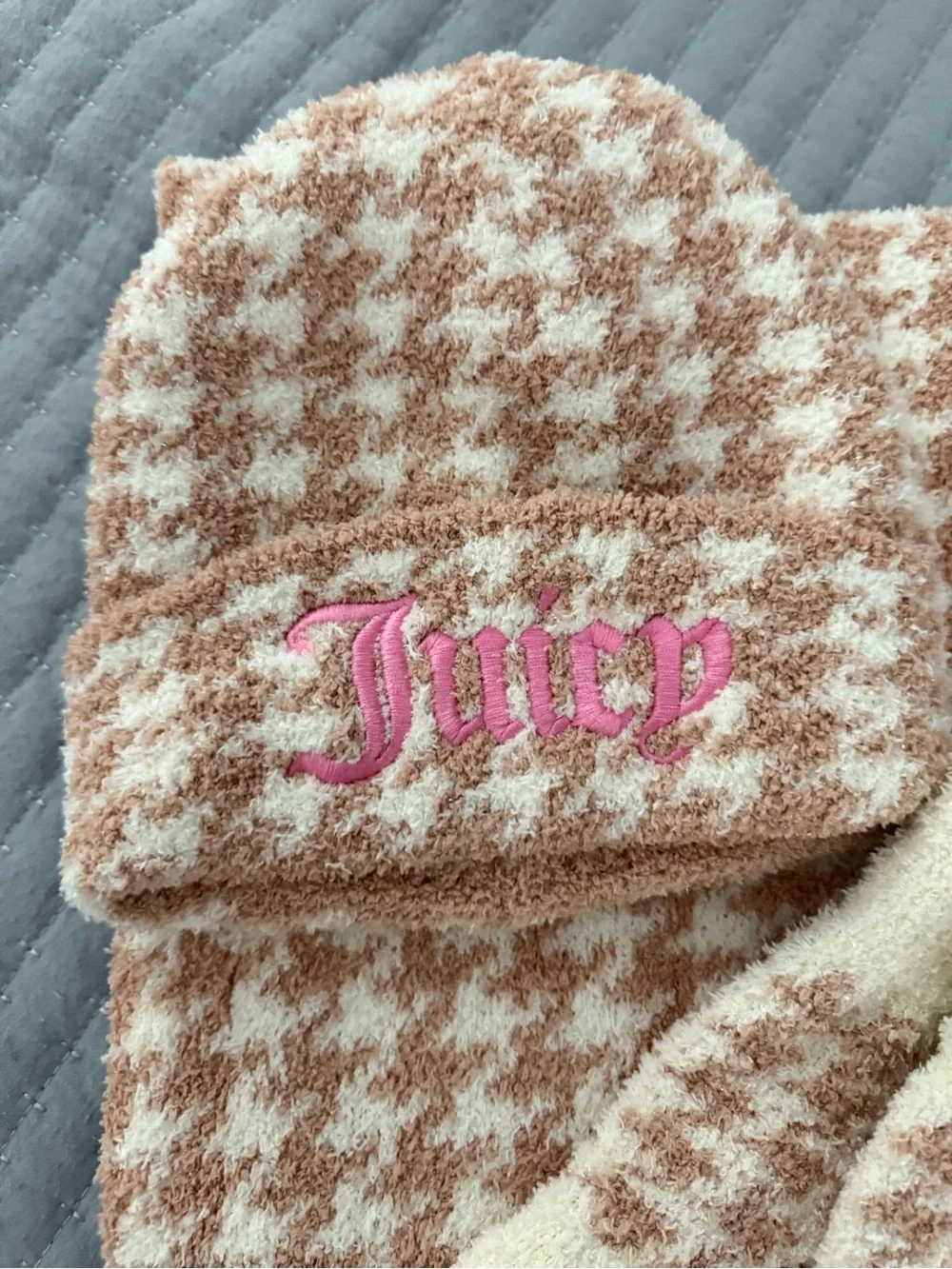 Juicy Couture Pink and Cream Houndstooth Kids Hat, Scarf & Gloves Set